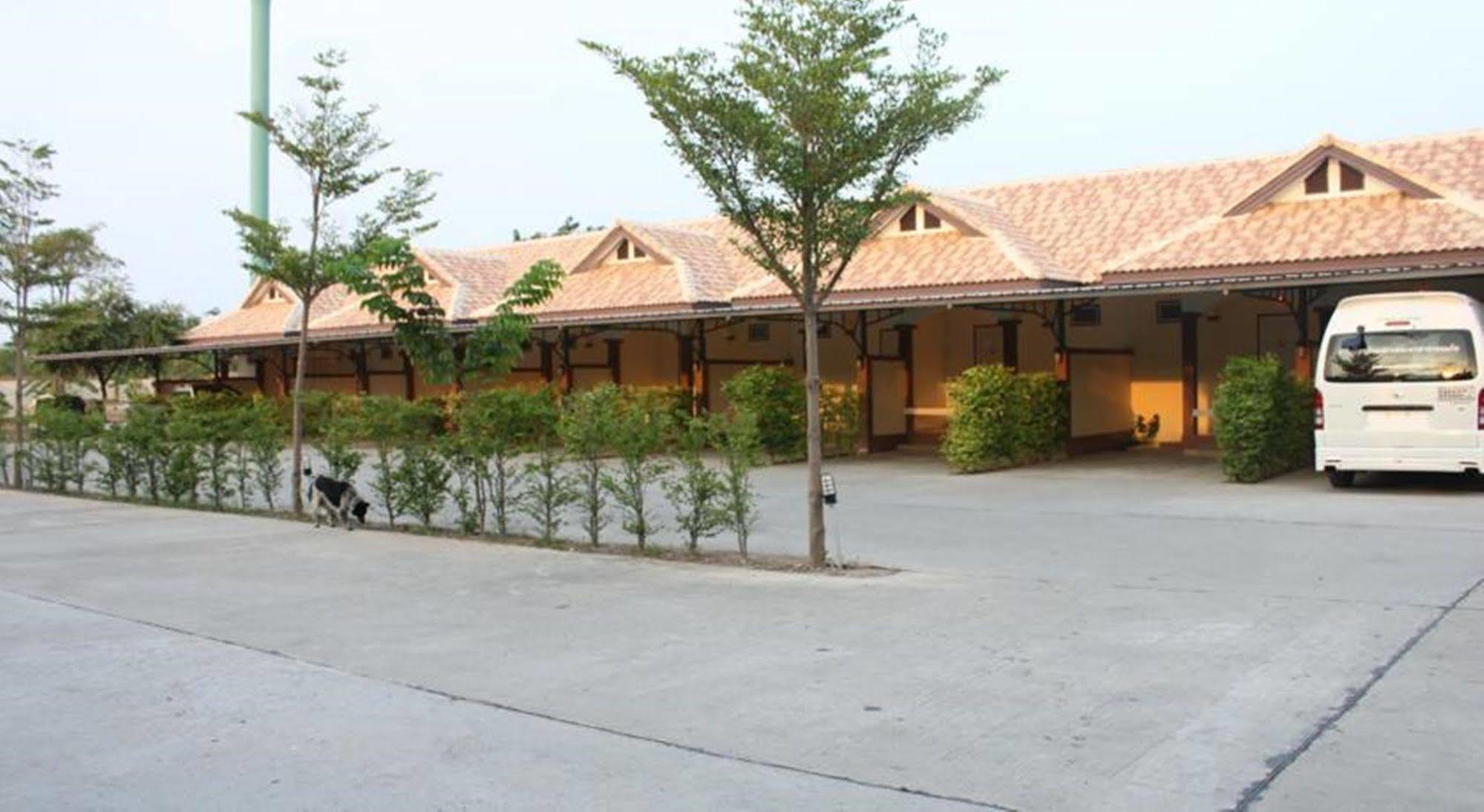 Saraburi Garden Resort Exteriör bild
